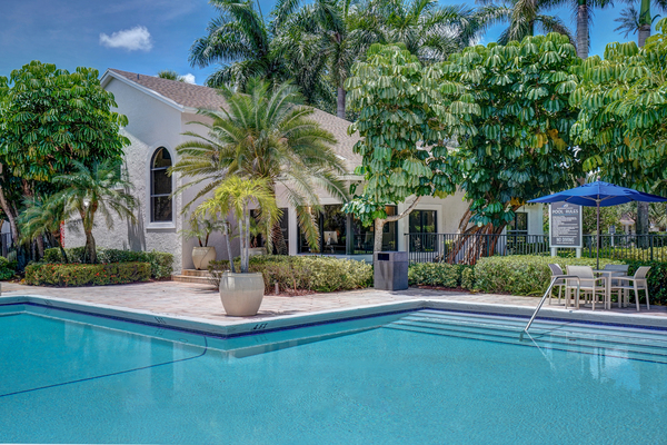 Apartments In Plantation, FL | Plantation Colony Apartments