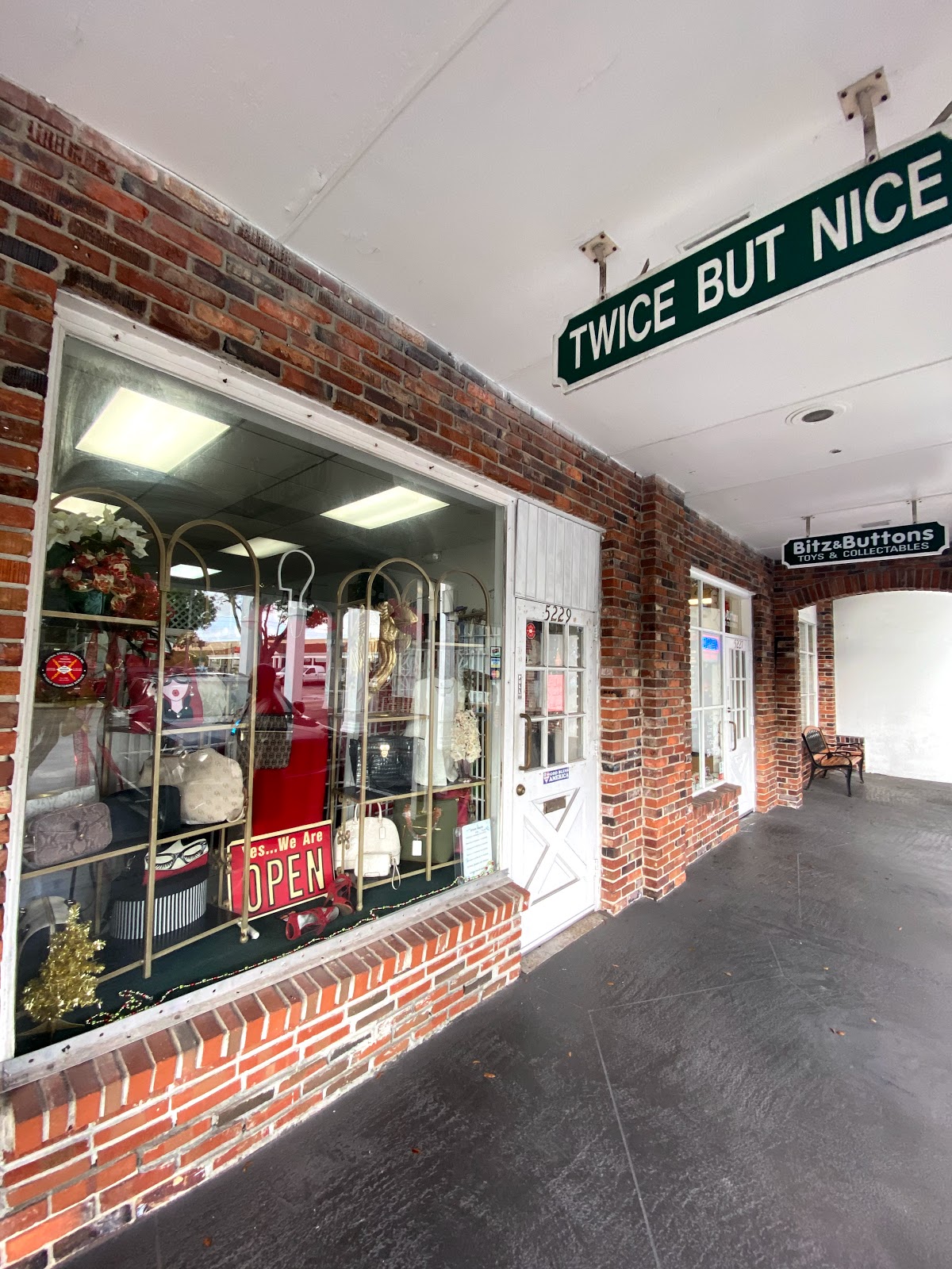 Plantation Village Shopping Center » Shopping Mall In Plantation FL