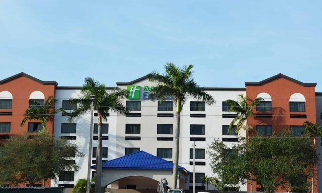 Holiday Inn Express & Suites Fort Lauderdale Airport West