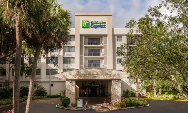 Holiday Inn Express & Suites Ft. Lauderdale-Plantation