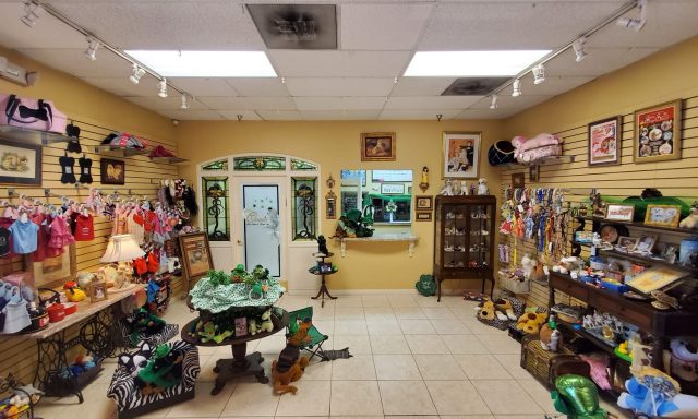 Coco’s Pet Salon & Boutique